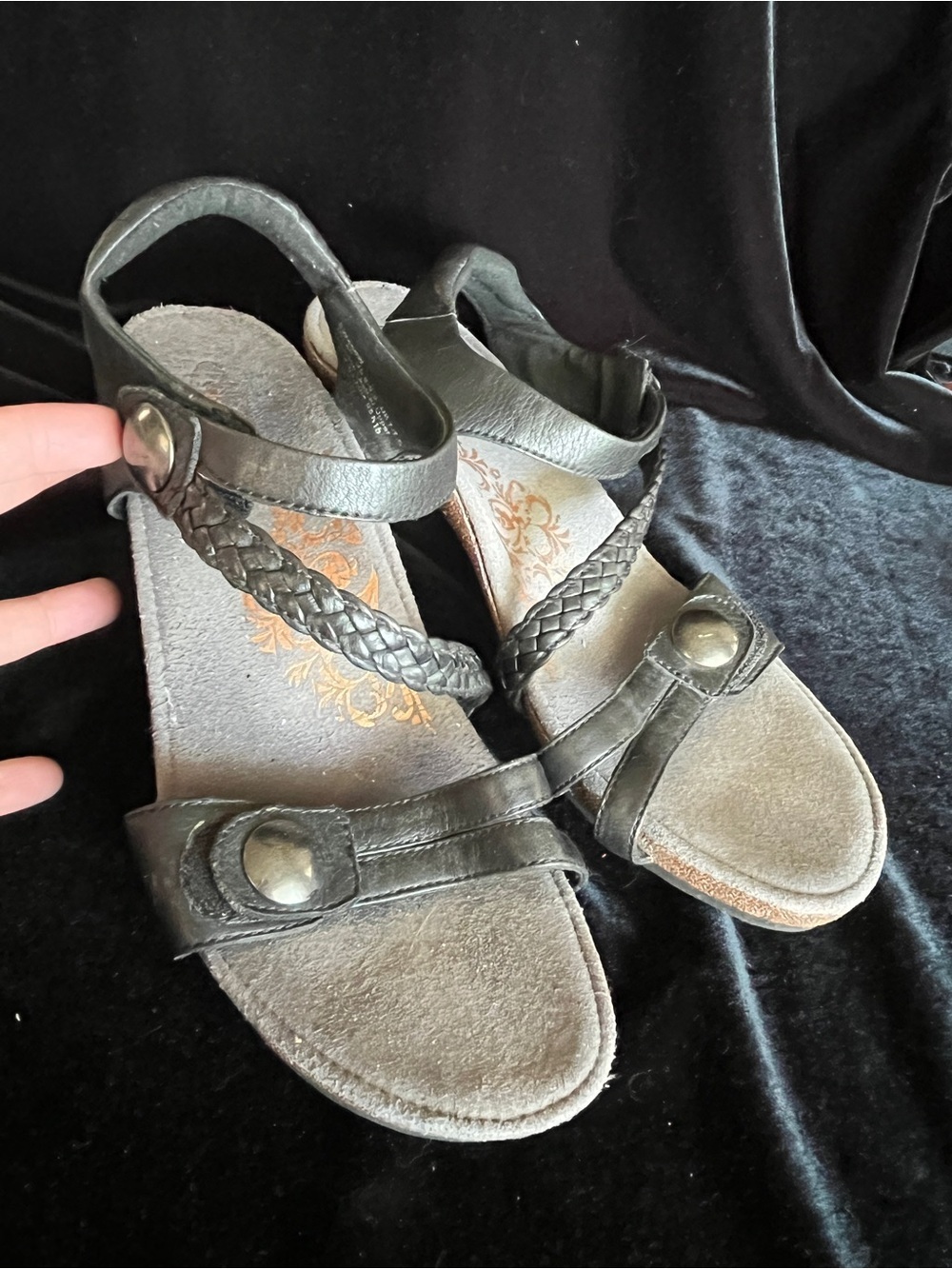 AETREX Jillian Women's Sandals Black Leather Woven Sz 9-9.5